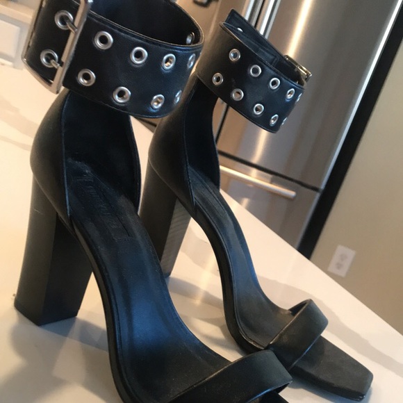 Black Heels - Picture 4 of 7